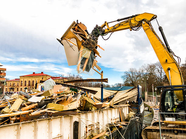 Best Trash Removal Near Me  in Lakewood Clu, MI